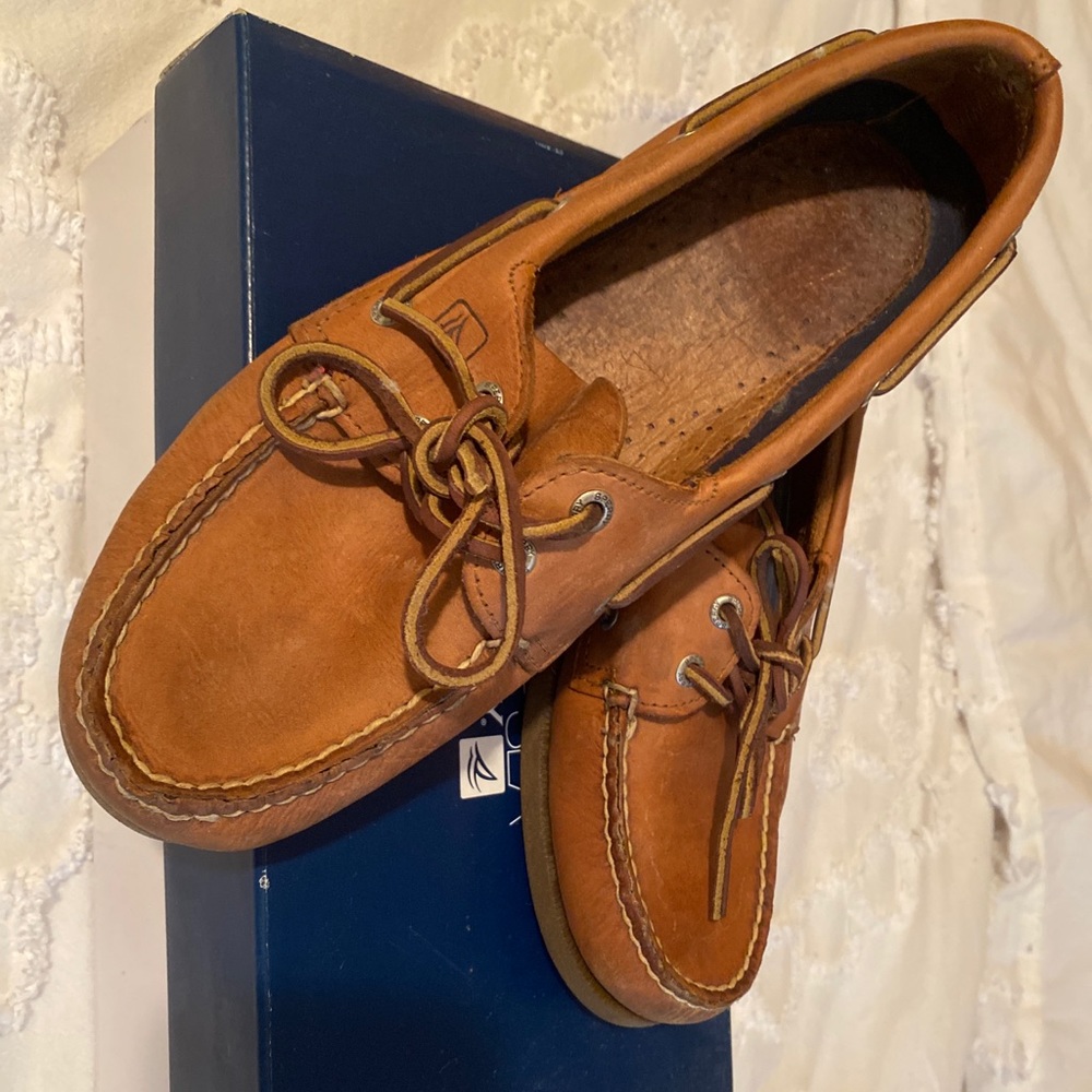 Sperry - Picture 2 of 2